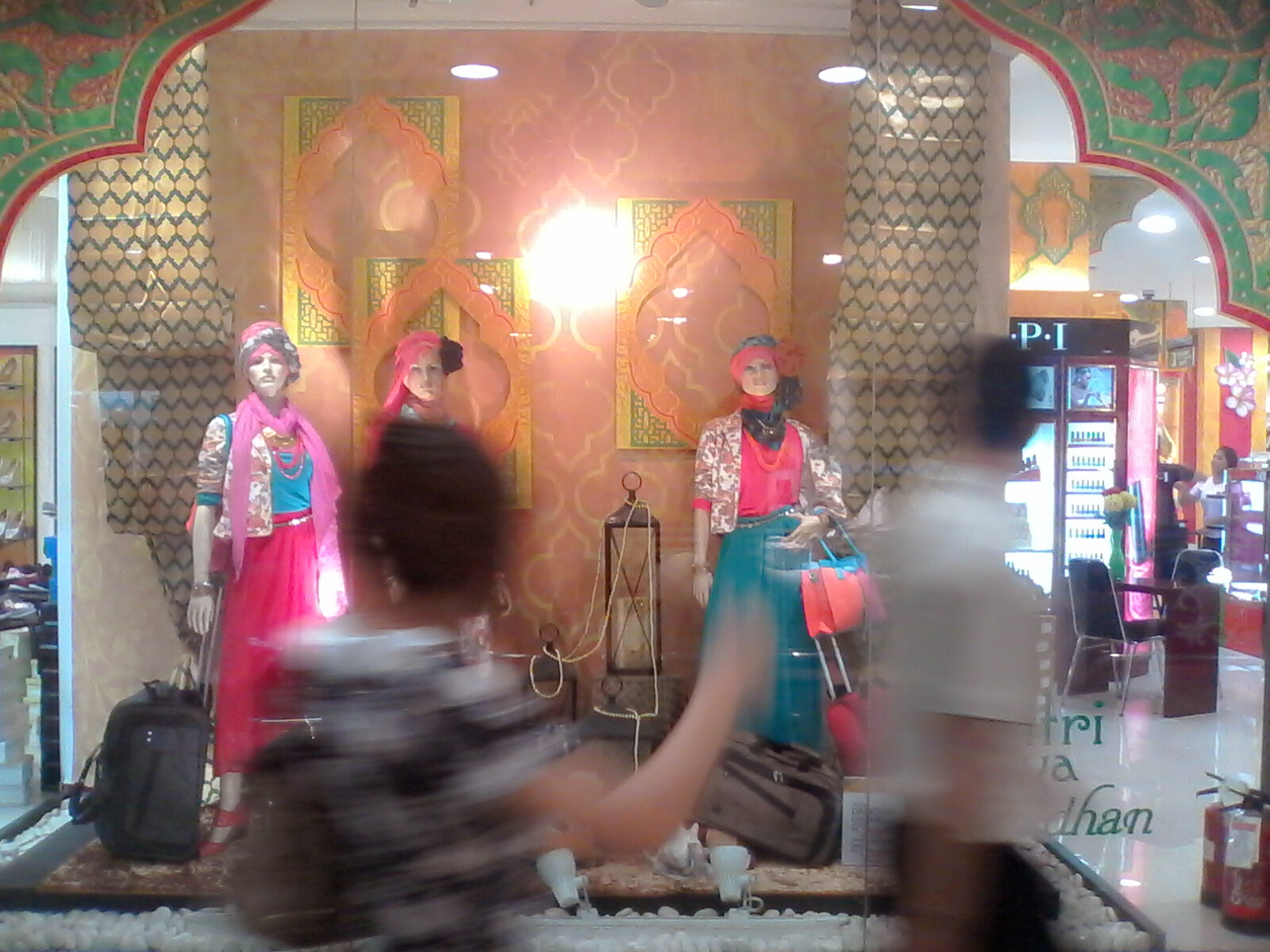Visual merchandising in preparation for Idul Fitri celebrations - Agung Sentausa 3 achmadi