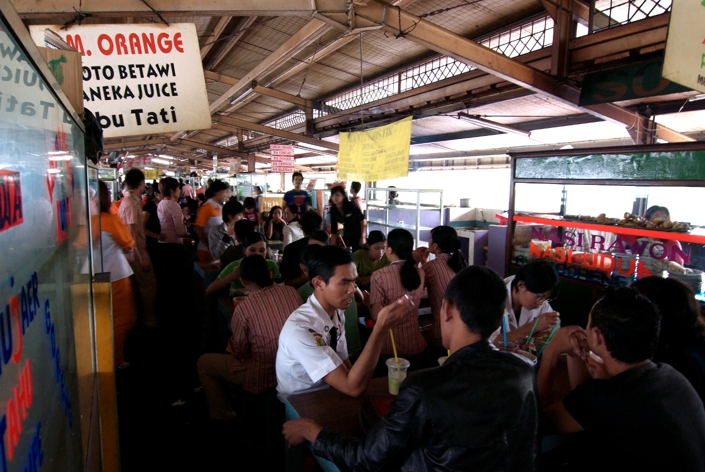 Young shopping mall workers on a lunch break near Blok M, South Jakarta - Remco van Loenen