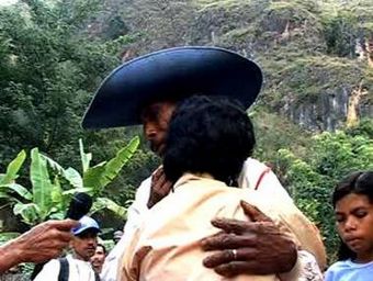 Biliki is reunited with her father in the mountains of East Timor vanKlinken2.jpg